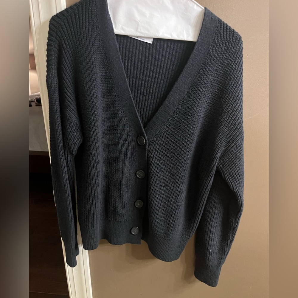 Medium Old Navy Black V-neck ribbed Cardigan